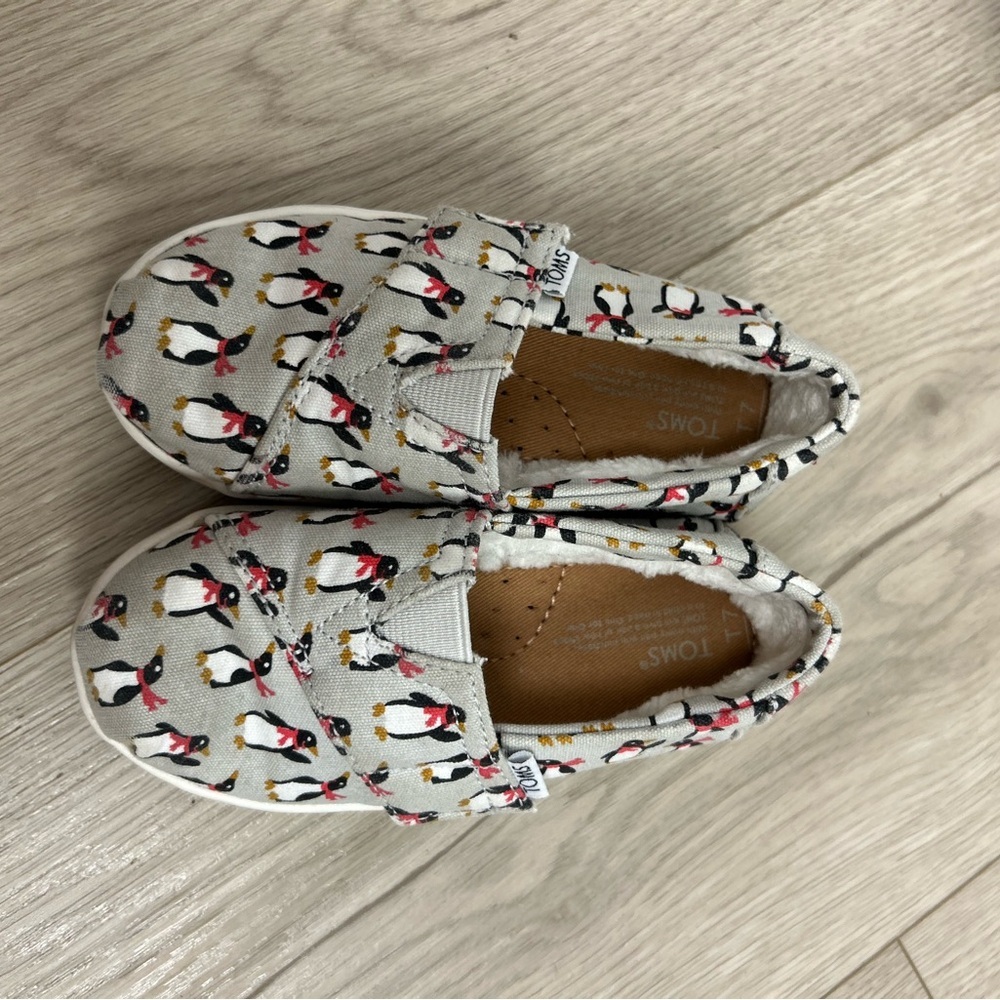 Tom’s Classic Frost Holiday Penguin Slip-On Flats